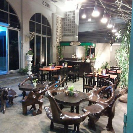The Grand Palace Hostel Bangkok Bagian luar foto
