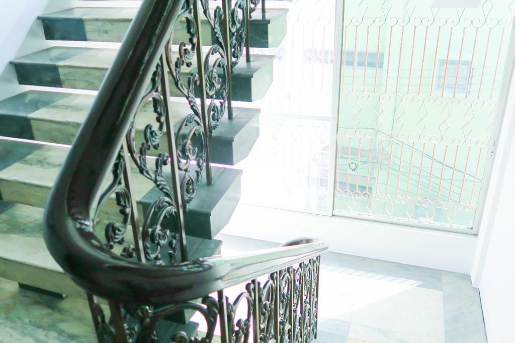 The Grand Palace Hostel Bangkok Bagian luar foto