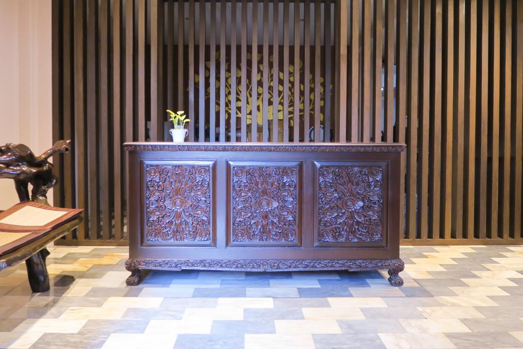The Grand Palace Hostel Bangkok Bagian luar foto