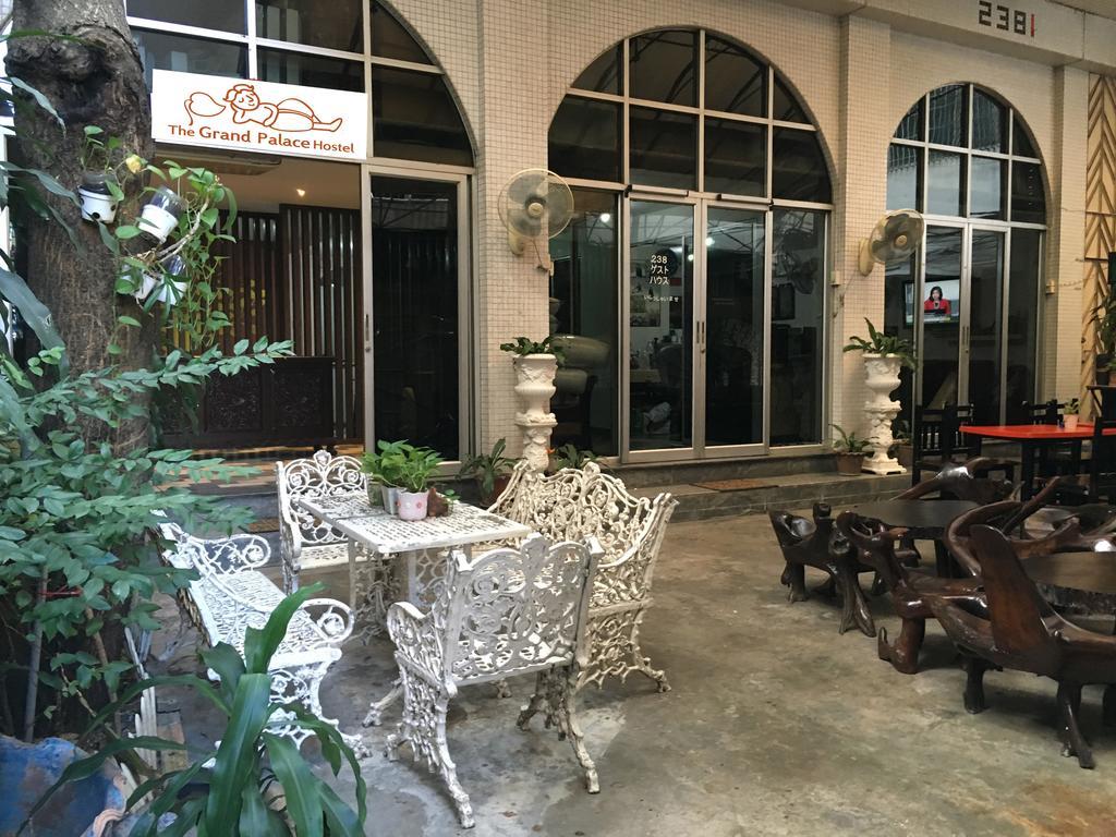 The Grand Palace Hostel Bangkok Bagian luar foto